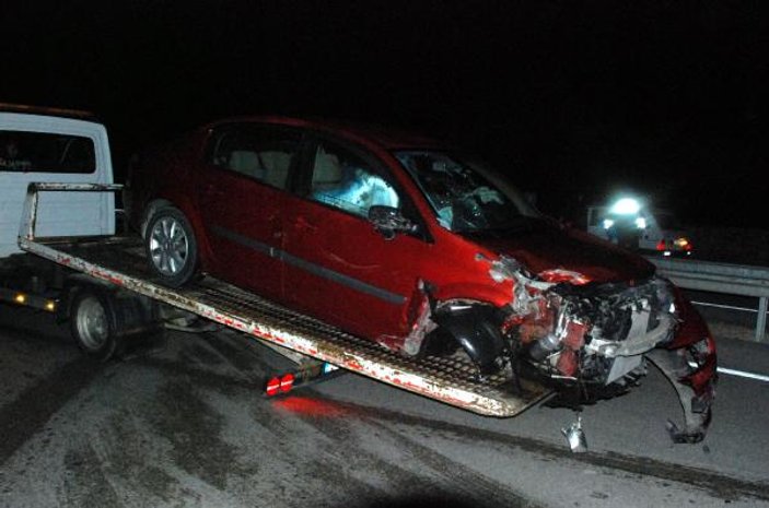 Kastamonu'da ikiye bölünen otomobilde 3 kişi yaralandı