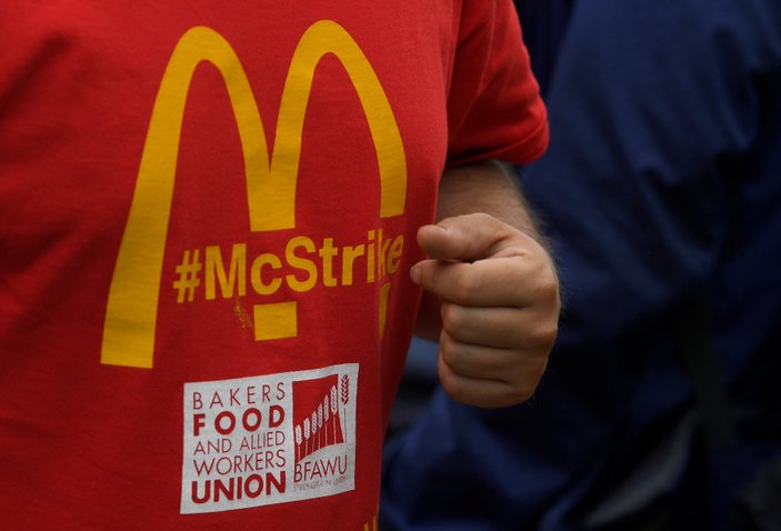 İngiltere McDonald's çalışanları grevde
