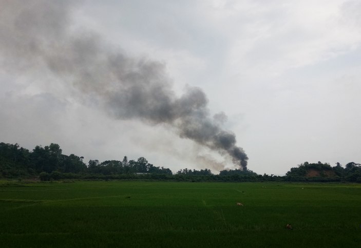 Arakan'da cesetleri yakarak yok ediyorlar