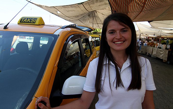 Müşterilerin gözdesi üniversiteli 'Şoför Fatma'