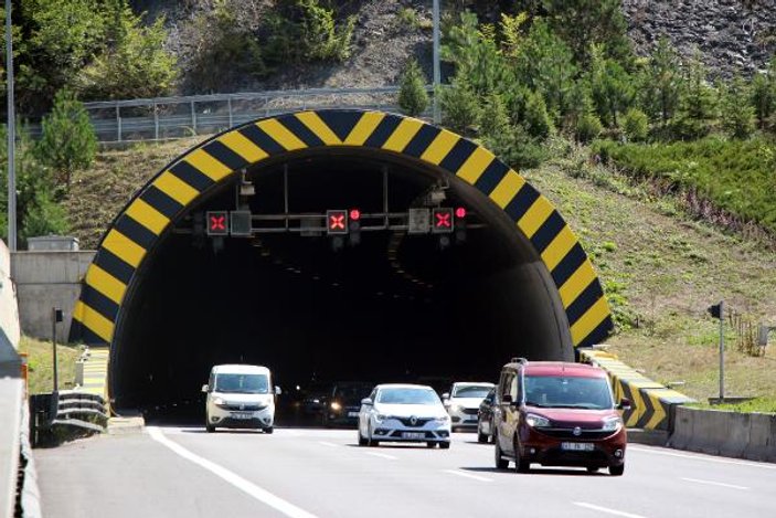 Bayramda Bolu Dağı Tüneli'nden 620 bin araç geçti