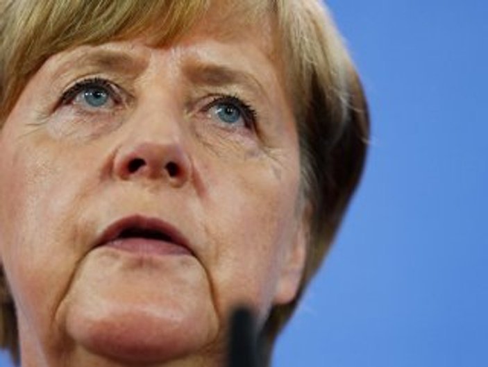 Angela Merkel'den Türkiye'ye AB tehdidi