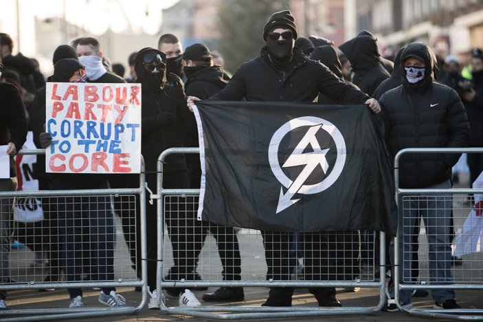 İngiltere'de Neo-Nazi askerler tutuklandı