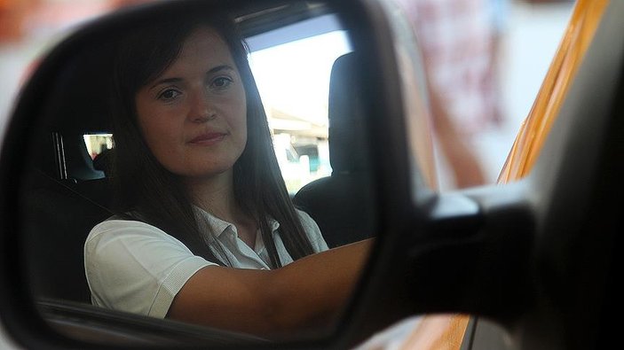 Müşterilerin gözdesi üniversiteli 'Şoför Fatma'