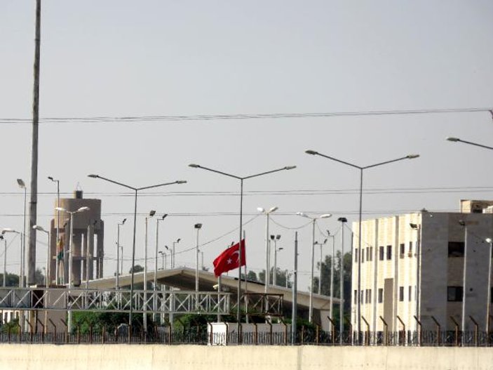 Telabyad'daki ABD bayrakları ve YPG flamaları kaldırıldı