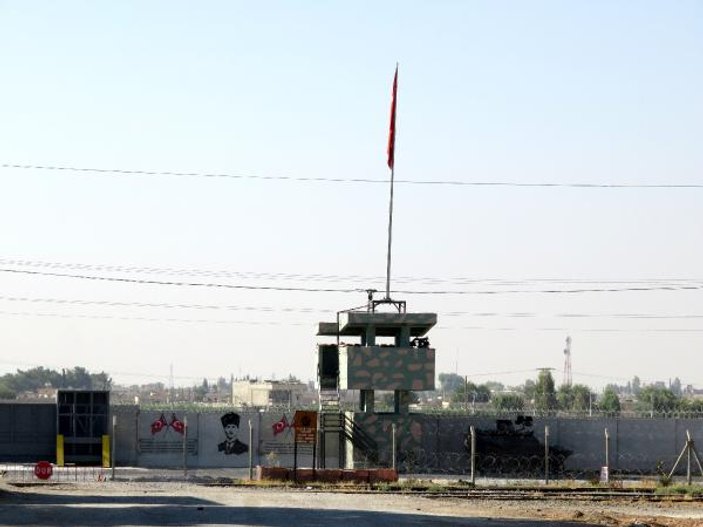 Telabyad'daki ABD bayrakları ve YPG flamaları kaldırıldı