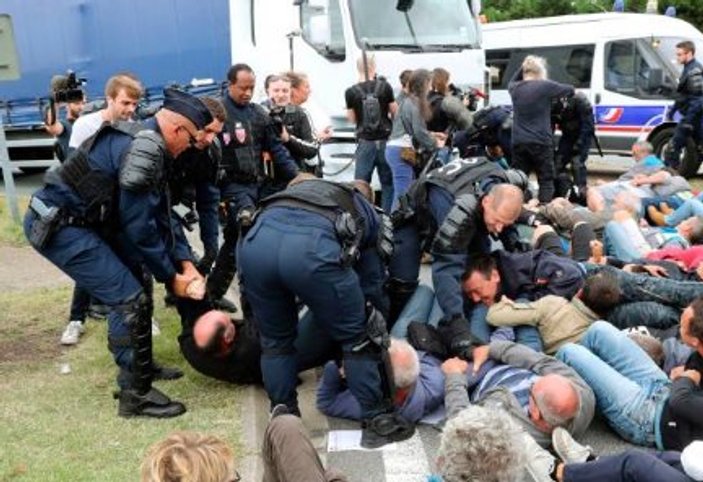 Fransa'da protestocu fabrika işçilerine polis gözaltısı