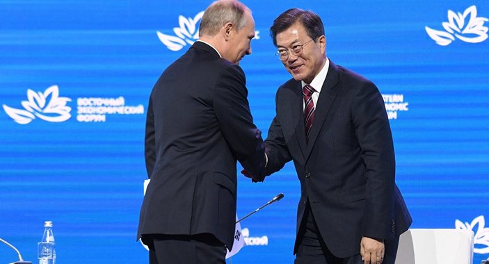 Güney Kore lideri Moon'dan Putin'e kaplan iltifatı