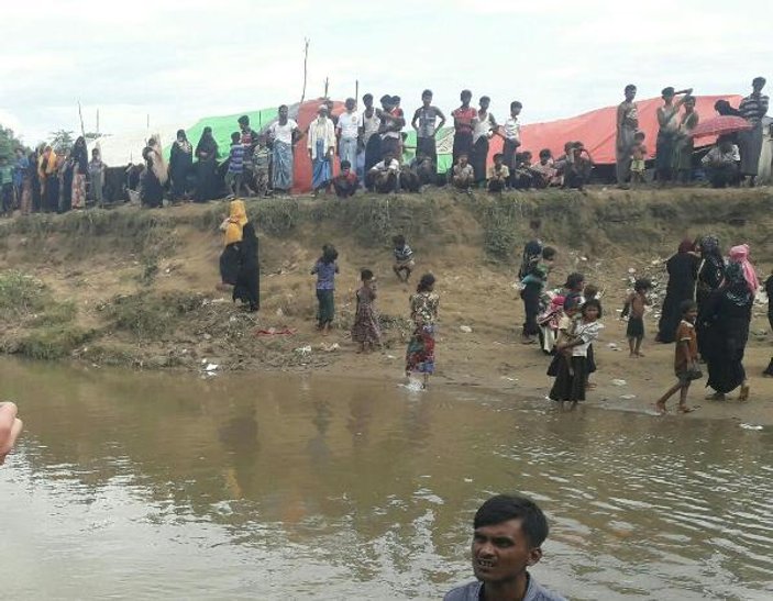 Arakanlılar Bangladeş'e sığınmaya devam ediyor
