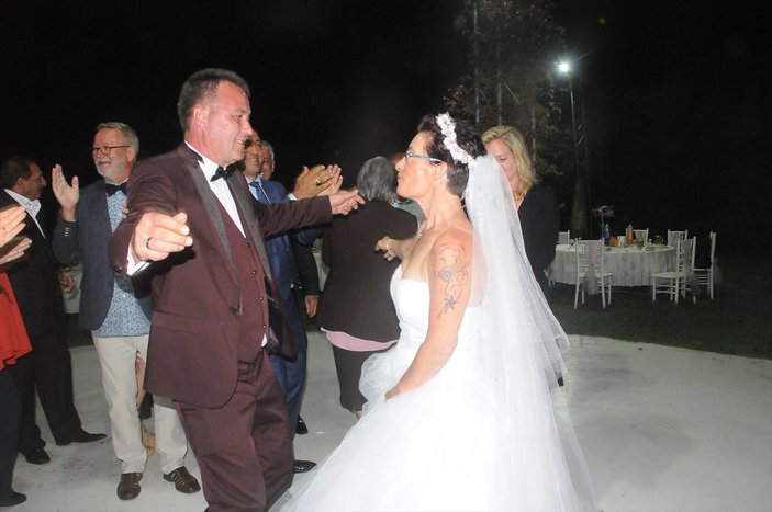 25 yıllık evli Alman çift Türk usulü nikah tazeledi