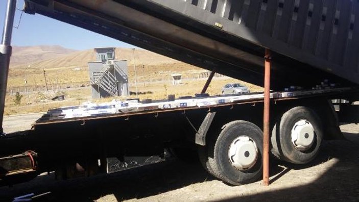 Bitlis'te kamyondan 19 bin paket kaçak sigara çıktı