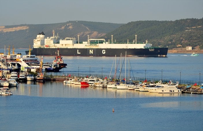 LNG tankeri Çanakkale Boğazı'ndan geçti