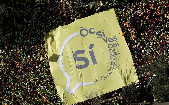 Barselona'da binlerce kişi özgürlük yürüyüşünde