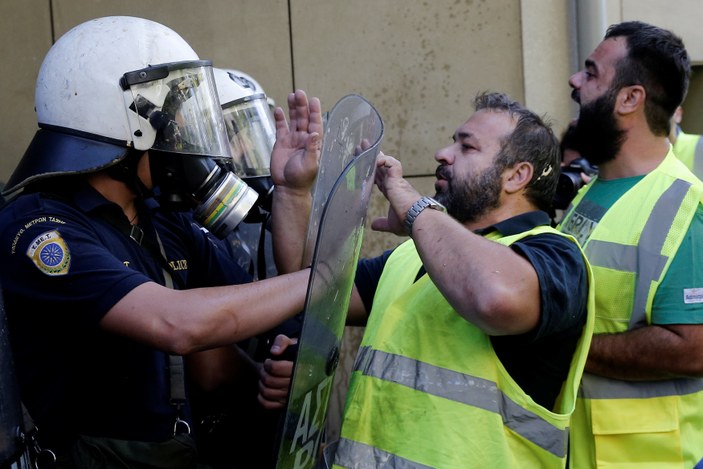 Yunanistan'da altın firmasının kapanması protesto edildi