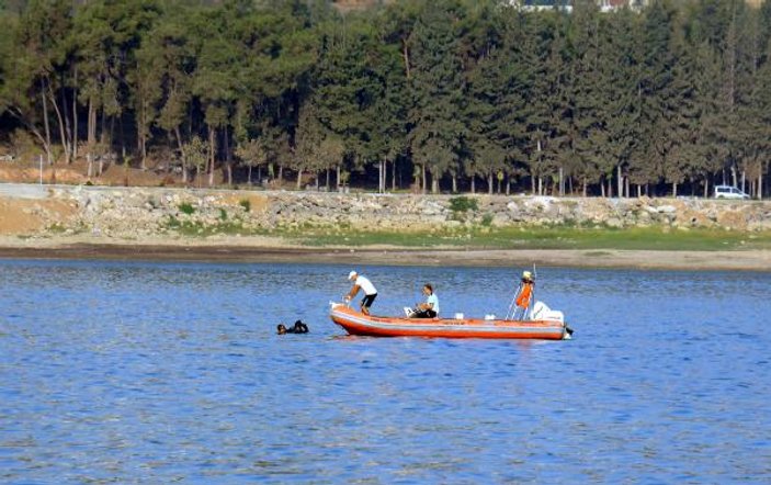 Arkadaşlarıyla Seyhan Baraj Gölü'ne giren genç boğuldu