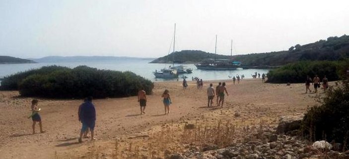 Eşek Adası'na turist akını