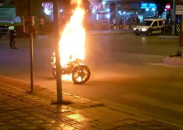 Samsun'da polise kızan adam motosikletini yaktı