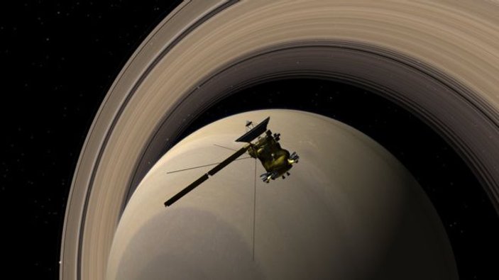 Cassini uydusu Satürn'e düştü