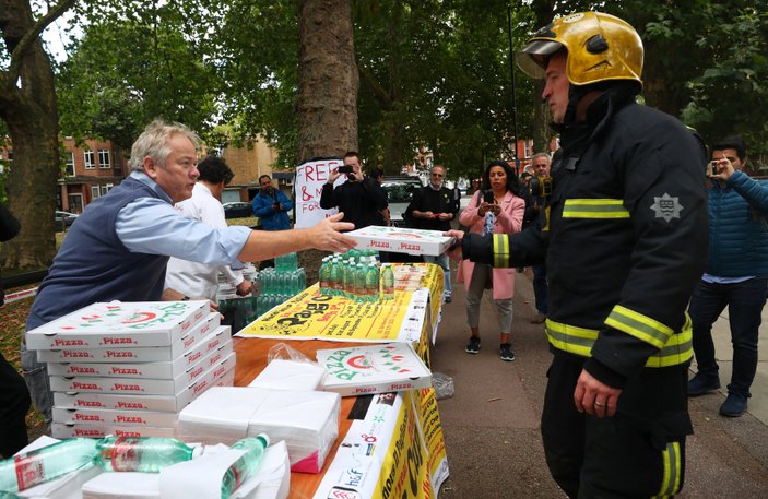 Saldırı sonrası İngiltere'de polislere bedava pizza