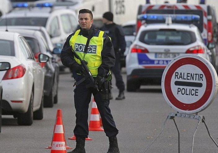 Paris'te havalimanında bomba alarmı