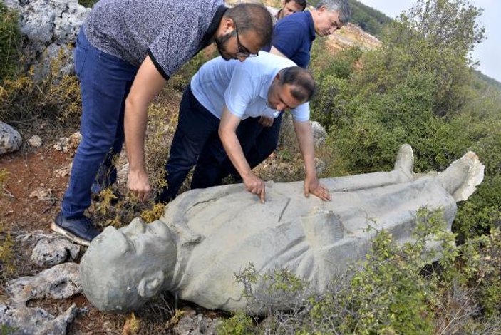 Antalya'da çalılık alanda Atatürk heykeli bulundu