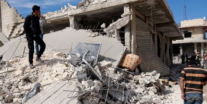 İdlib'e şiddetli hava saldırıları sürüyor