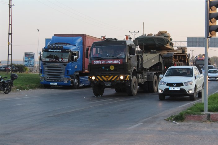 Sınıra askeri araç sevkiyatı devam ediyor