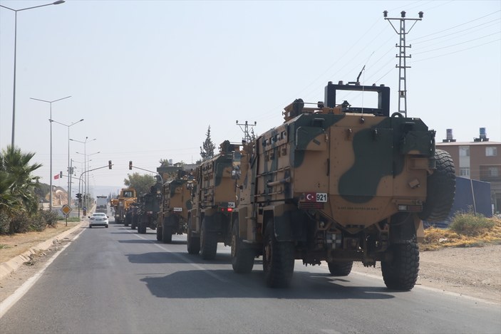 Suriye sınırına takviye askeri araç sevkiyatı