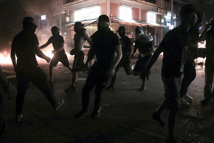 Atina'da göstericilerle polis arasında arbede