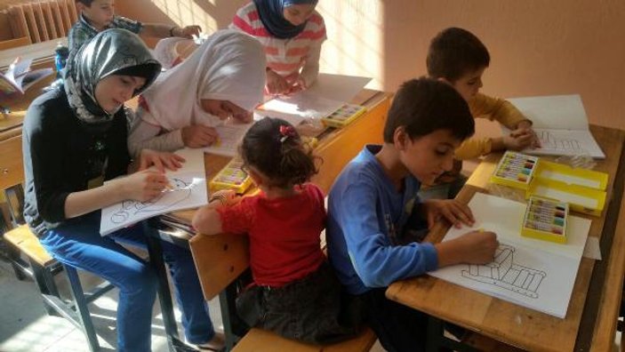Suriyeli anneler ve çocuklarına topluma adaptasyon eğitimi