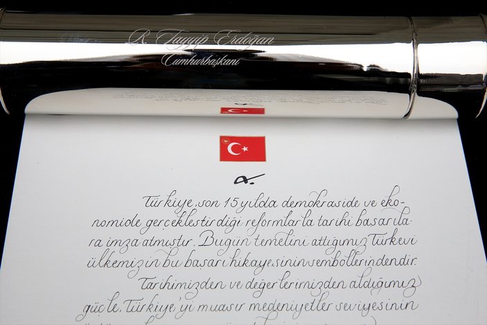 Cumhurbaşkanı Türk Evi Binası'nın temeline imzasını attı