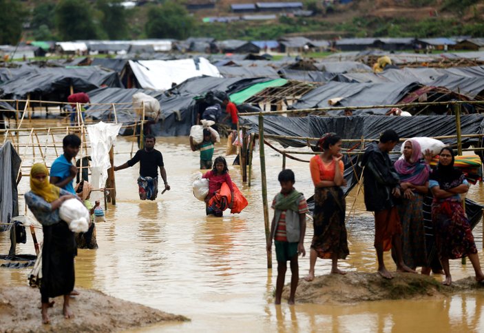 Rohingya Müslümanlarının kampını sel bastı
