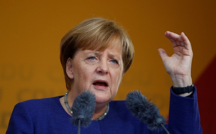 Merkel: Türkiye ile işbirliğimizi azaltabiliriz