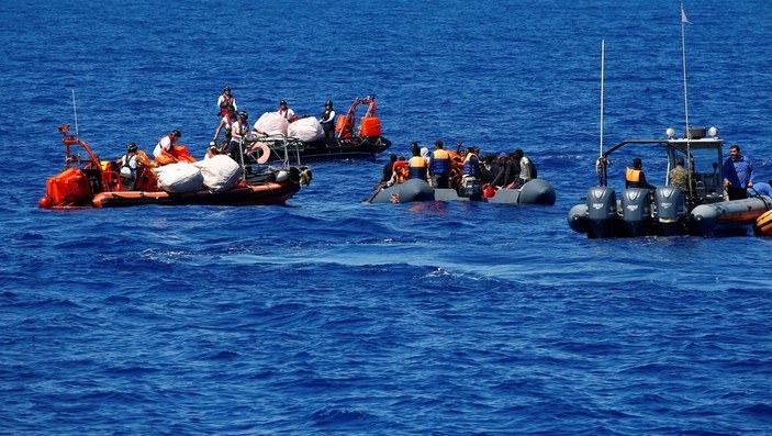 Libya kıyılarında mülteci botu battı