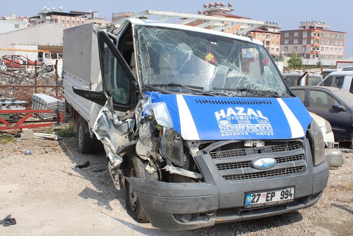 Kaza yapan araçtan 51 Suriyeli çıktı