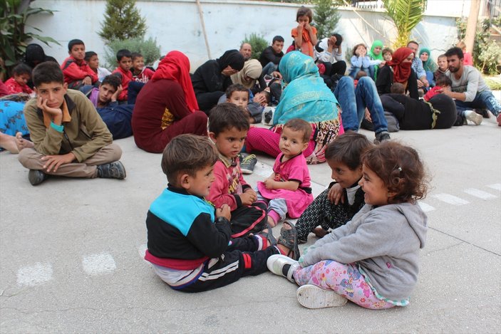 Kaza yapan araçtan 51 Suriyeli çıktı