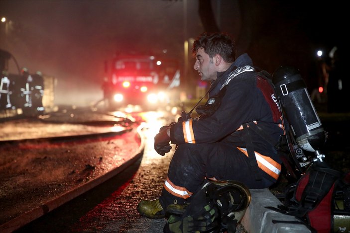 Bakırköy'de balık restoranı yandı