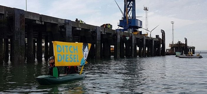 Greenpeace'nin gemili Volkswagen protestosu