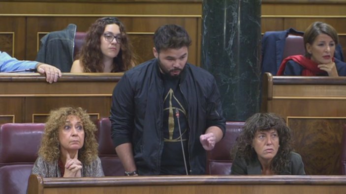 İspanyol Meclisi'nde gözatlılar protesto edildi