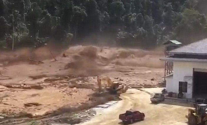 Laos'ta aşırı yağıştan zarar gören baraj sele neden oldu
