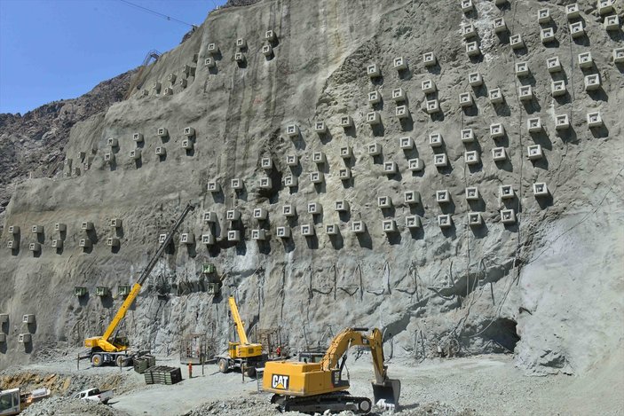 Türkiye'nin en yüksek barajına 50 bin konutluk beton