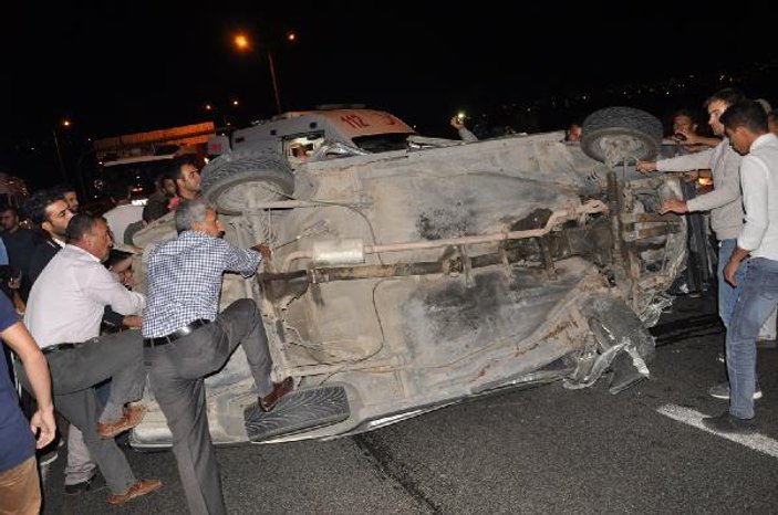 Kaza yapan sürücünün yardımına vatandaşlar koştu