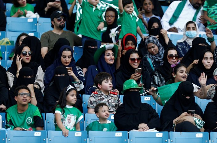 Suudi Arabistanlı kadınların stadyum mutluluğu