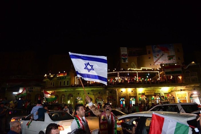 Erbil'de İsrail ve ABD bayraklı kutlama
