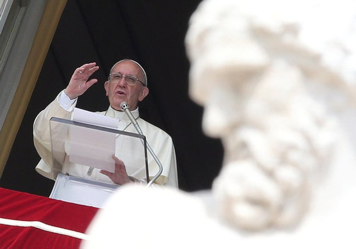 Vatikan'da muhaliflerden Papa'ya: Sapkınlığı yayıyorsun