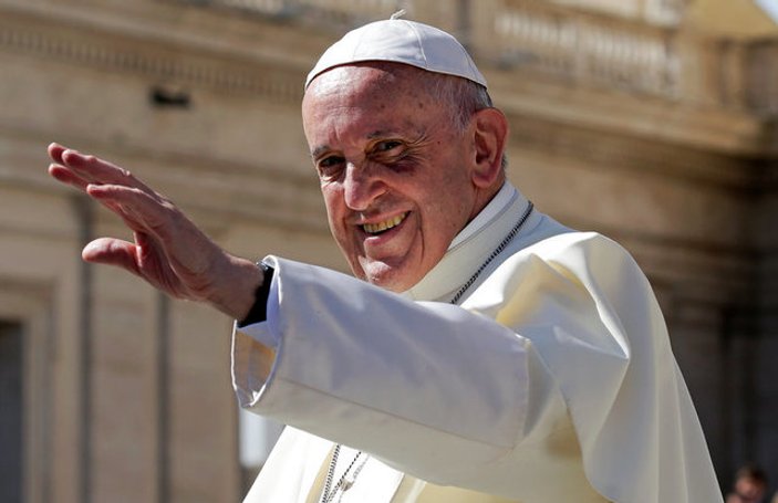 Vatikan'da muhaliflerden Papa'ya: Sapkınlığı yayıyorsun