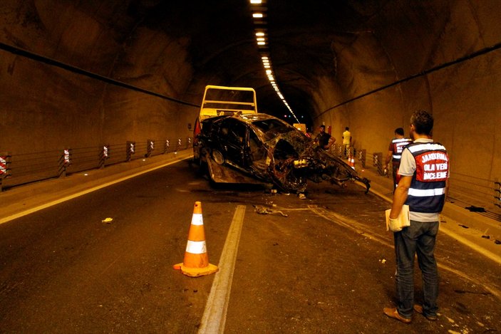 Antalya'da tünelde kaza: 2 ölü, 1 yaralı