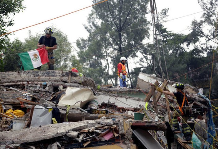 Meksika'da deprem sonrası ölü sayısı artıyor