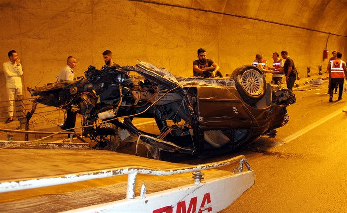 Antalya'da tünelde kaza: 2 ölü, 1 yaralı