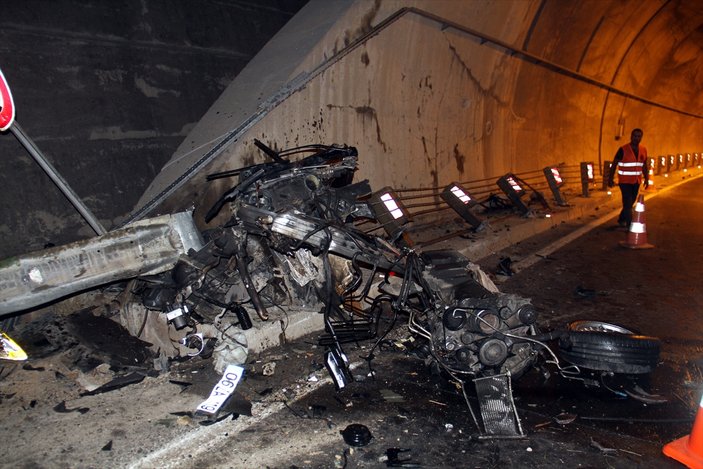 Antalya'da tünelde kaza: 2 ölü, 1 yaralı